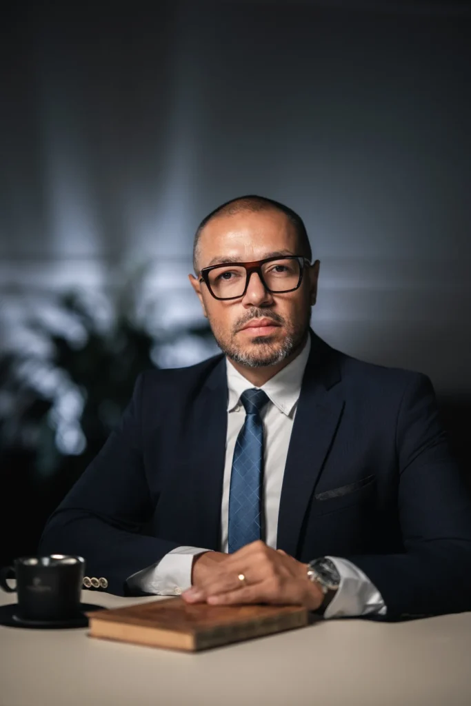 Edson Pizzol a mesa, consultor e mentor em Caxias do Sul